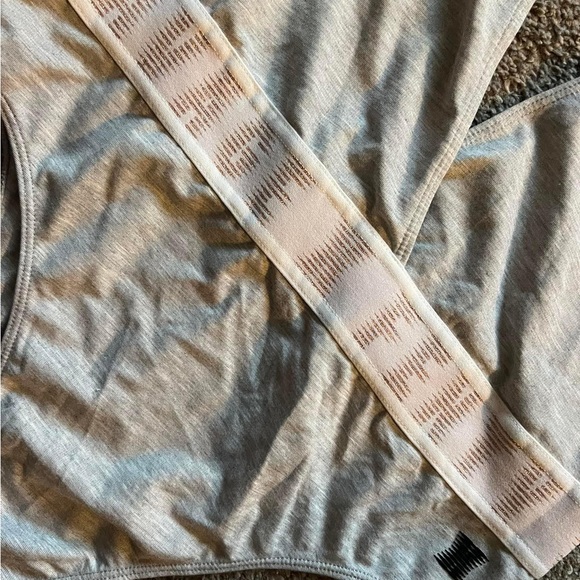 Savage x fenty large bodysuit - Picture 6 of 7